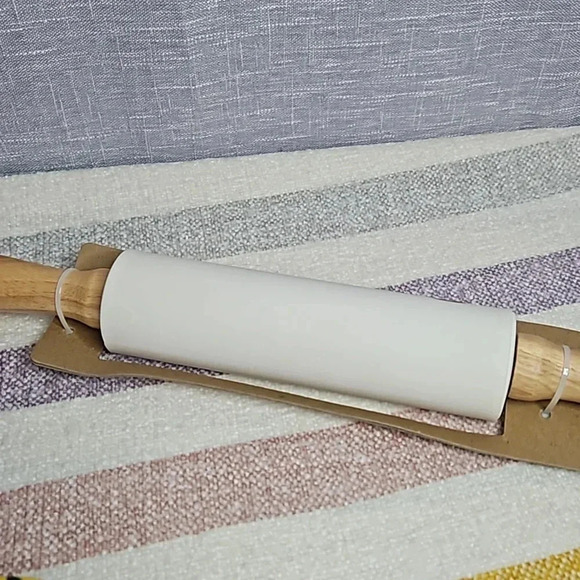 NEW ROLLING PIN - Picture 3 of 6